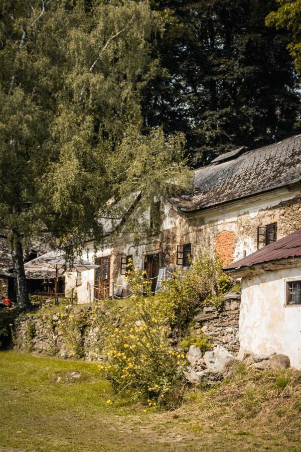 Nezámek Hotel Hartmanice  Kültér fotó